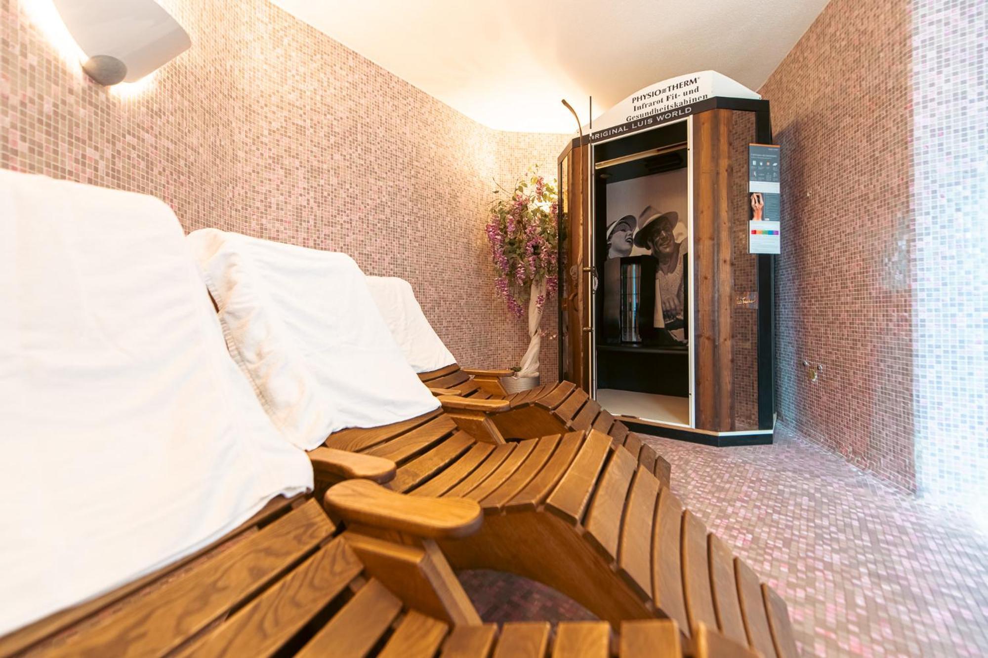 Hotel Bacher Riva di Tures Bagian luar foto
