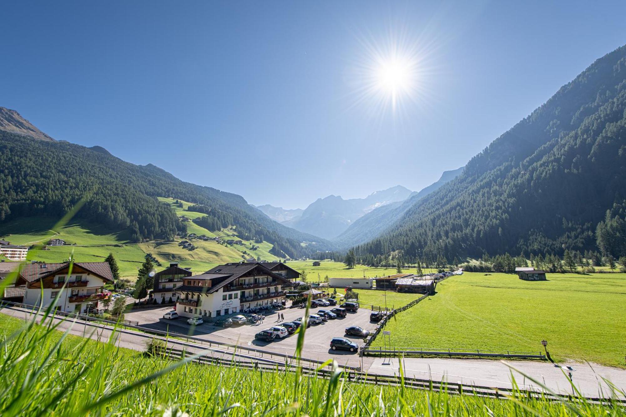 Hotel Bacher Riva di Tures Bagian luar foto